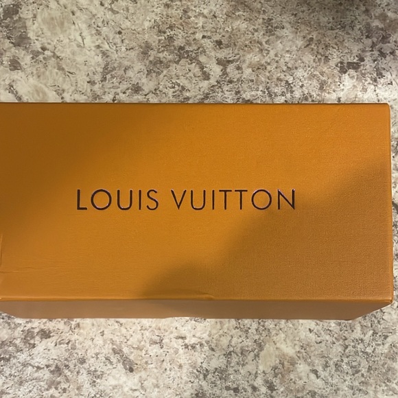 Lv glasses - Picture 1 of 7